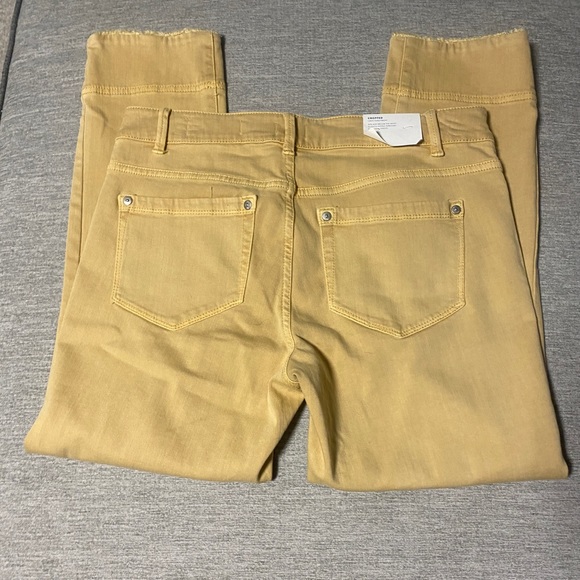 J.Jill–NWT–Authentic Fit–Cropped Pants–Light Parchment color - Picture 2 of 2